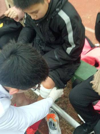 1547625099671047007.jpg 我院圆满完成首届“德奥杯”全国青少年足球邀请赛医疗保障工作.jpg